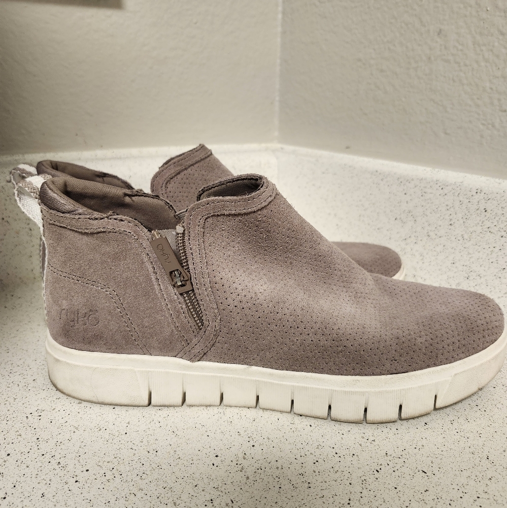 Rykä suede booties size 9